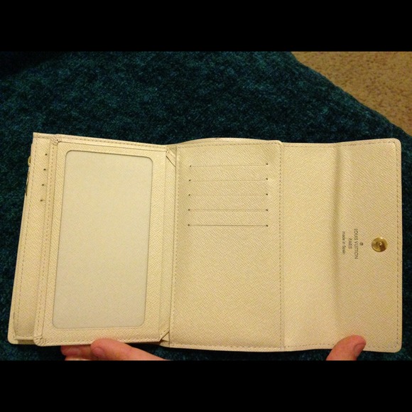 🎉SOLD🎉 LV Damier Alexandra wallet - Picture 2 of 4