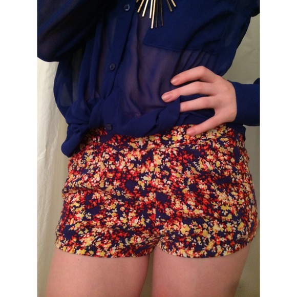 Floral slightly high waisted cotton shorts - Picture 1 of 3