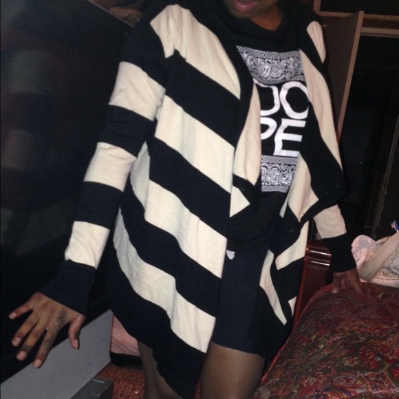 Sweater - Picture 2 of 3
