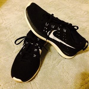 WMNS NIKE FLYKNIT LUNAR 1+