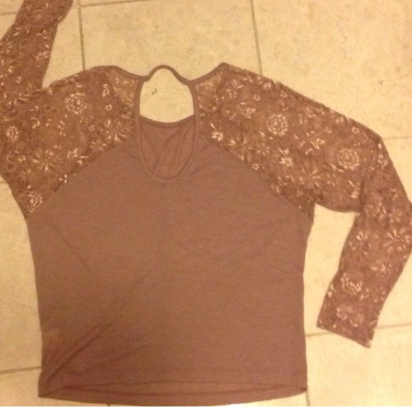 🚫BUNDLED🚫 Blush top with lace sleeves - Picture 4 of 4