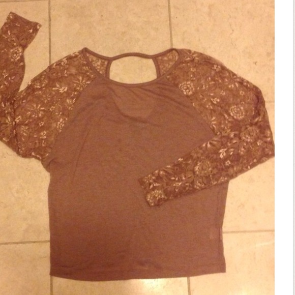 🚫BUNDLED🚫 Blush top with lace sleeves - Picture 3 of 4