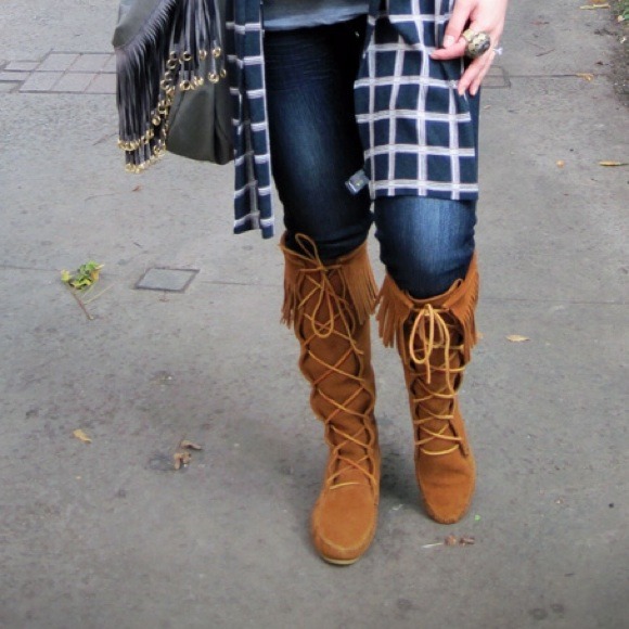 Minnetonka brown laced boots