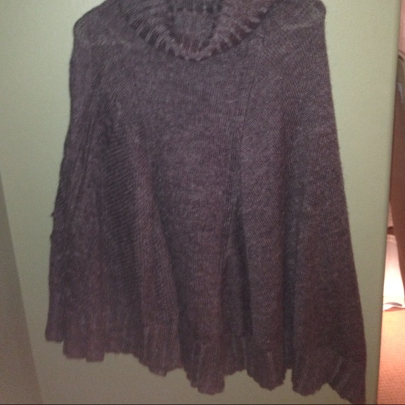 Adorable grey sweater cape
