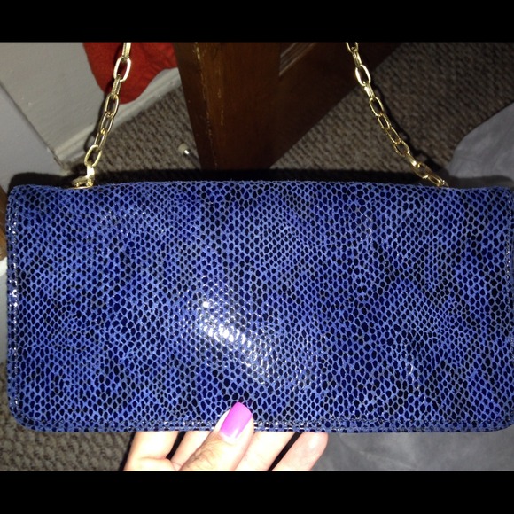 Tory Burch clutch/side bag in blue NWOT rare - Picture 3 of 4