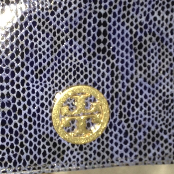 Tory Burch clutch/side bag in blue NWOT rare - Picture 4 of 4