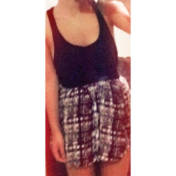 🆓 Mini Skirt - Picture 2 of 3