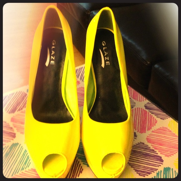 New high heel shoes neon yellow