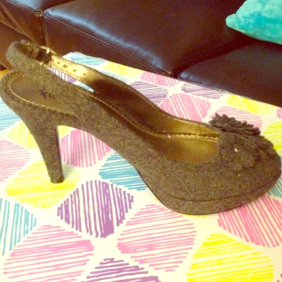 Gray high heels very cute with flowers