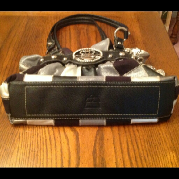 Handbag - Picture 3 of 4