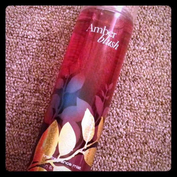 ✨Bath & Body Works Amber Blush Mist✨
