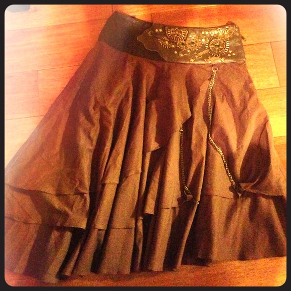 Fashion Brown skirt, with wide leather belt
