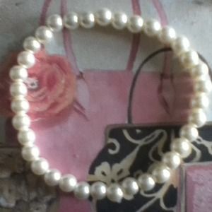 Pearl bracelate