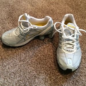 NIKE LIVESTRONG SHOX! Like new.