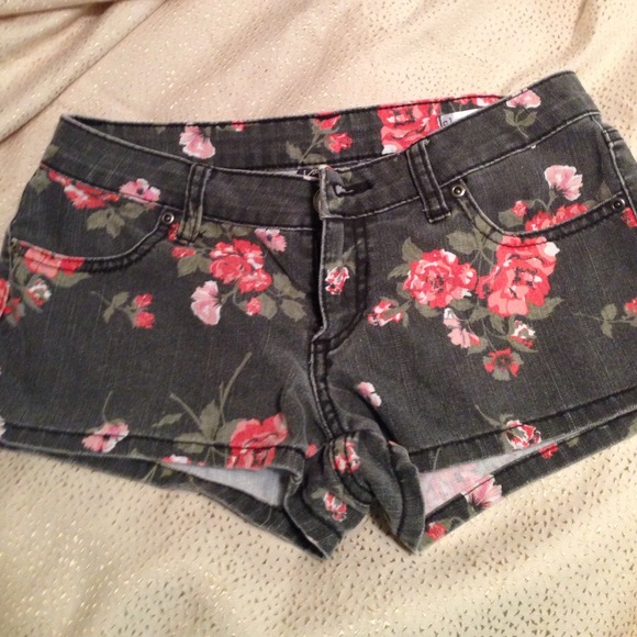 Cute Floral Shorts!