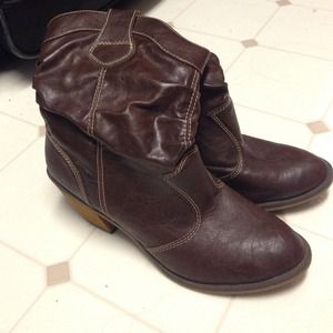 Cowgirl boots! 👢👢