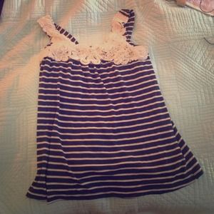 Gorgeous Forever 21 Navy blue and white tanktop!
