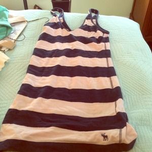 Super cute Abercrombie fitted V Neck Tank!