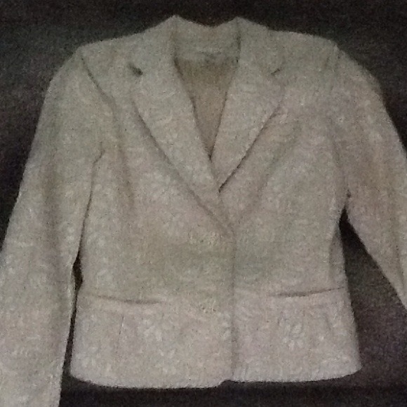 Nice Cache Jacket with nice detail