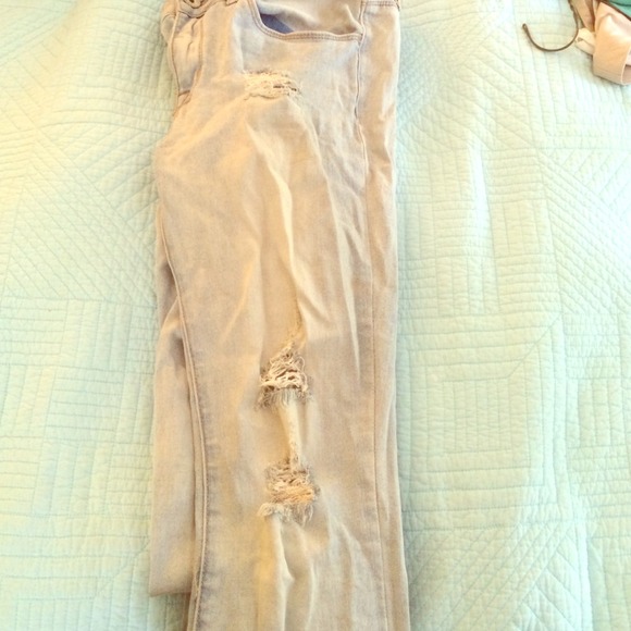 Bullhead Light Wash Destroyed Denim!