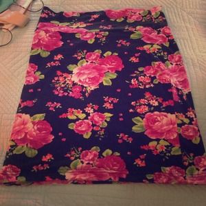 Pac Sun Fitted Rose Skirt!