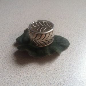 Metal leaf ring