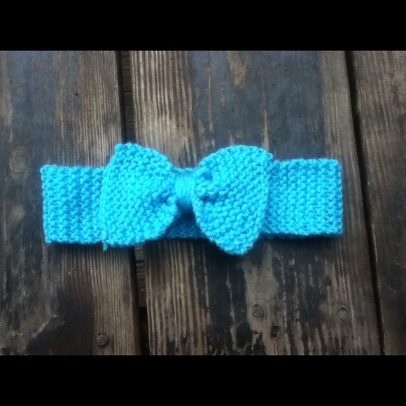 Knitted bow headband