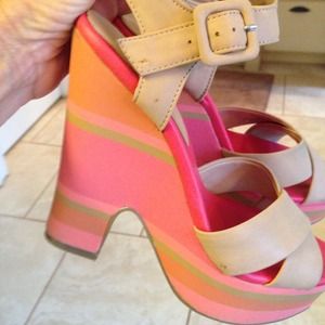 BCBG nude & coral wedges