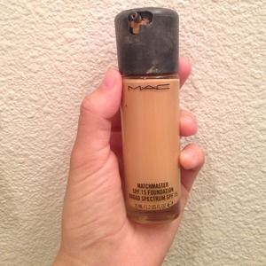 Mac liquid foundation fairly used
