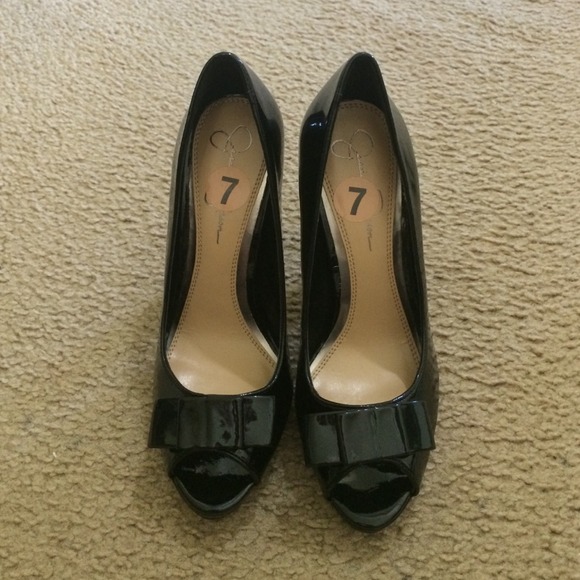 Brand new black patent pump with bow tie