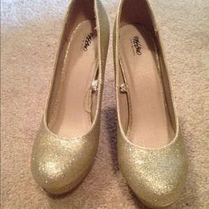 Sparky gold heals never worn