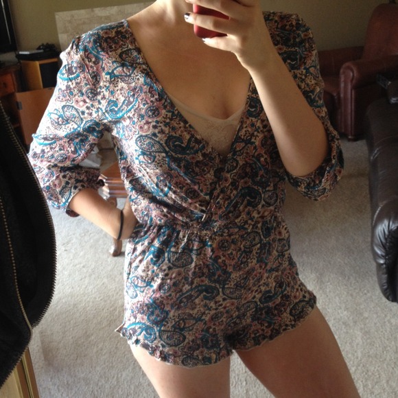 💝SUPER CUTE💝Paisley 70s Romper