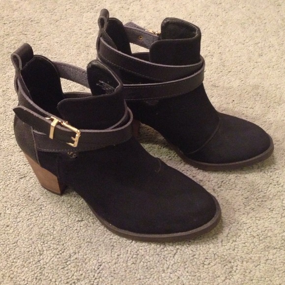 Mossimo black booties
