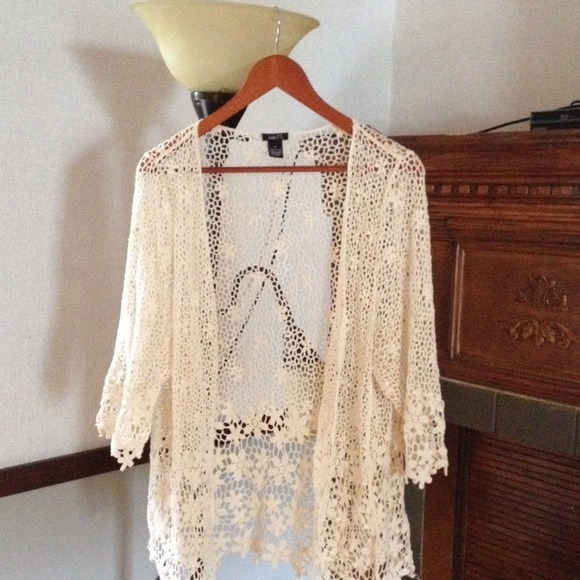 Lace throw - Picture 3 of 3