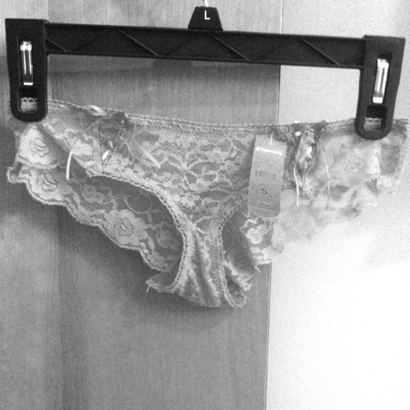 ☆FREE W PURCHASE☆ Pink lace underwear