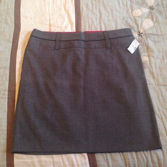 NWT grey textured skirt
