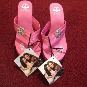 Dereon wedge flip flops