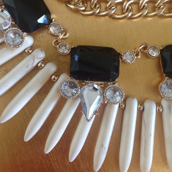 Beautiful Statement Necklace! - Picture 2 of 2