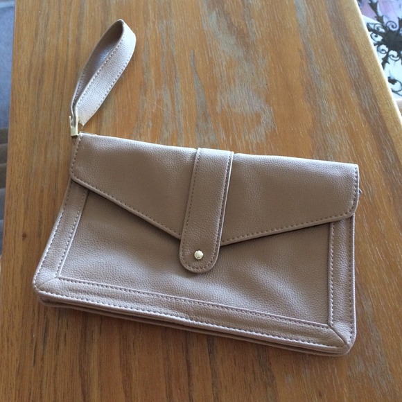Tan clutch