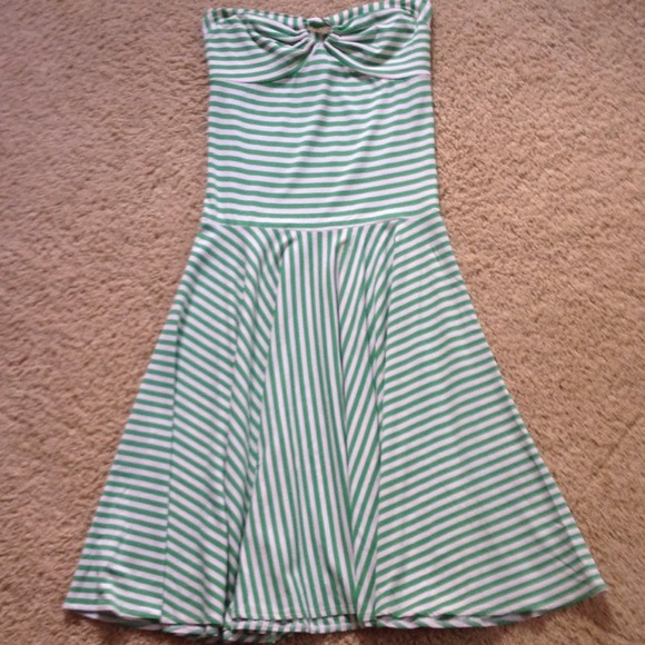 Strapless key-hole dress with circle skirt