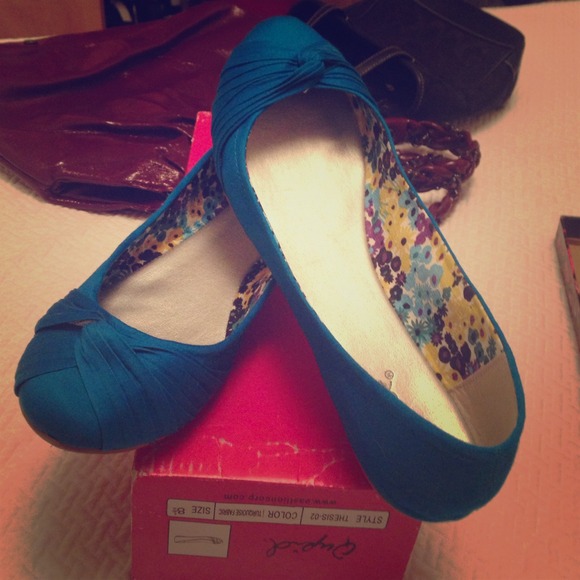Pretty Turquoise Flats