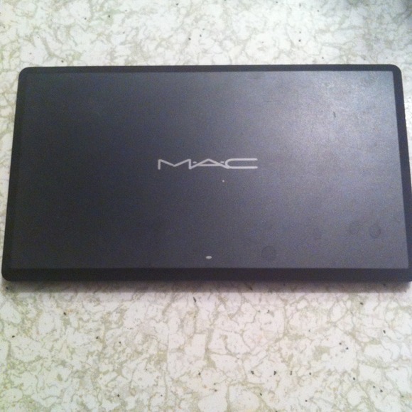 MAC palette with shadowS