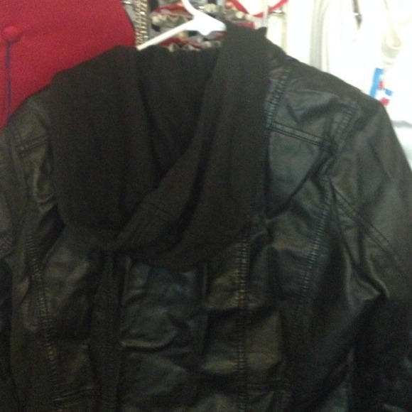 Leather jacket - Picture 4 of 4