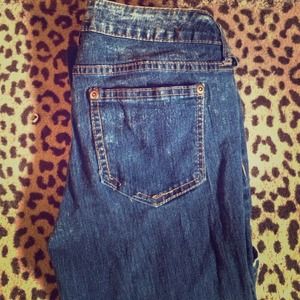Medium wash skinny jeans. Acid wash detail