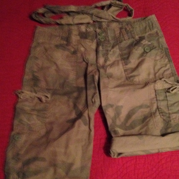 Camo Holister Capri/Shorts
