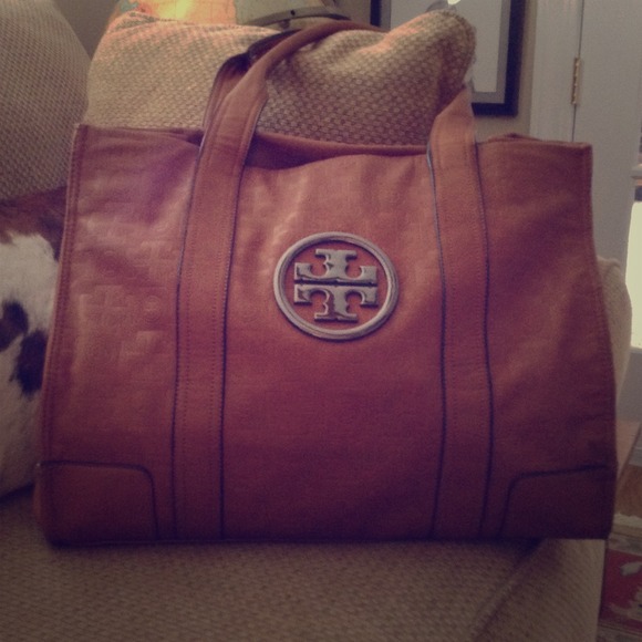 Tan/Saddle colored Inspired Tote !!