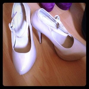 Nude platform Heels size 6