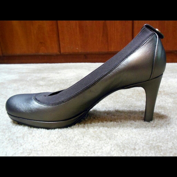 Stuart Weitzman Shoes - 0.99 shipping til 10est-Stuart Weitzman slate heel