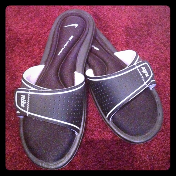 Nike black comfort footbed sandals