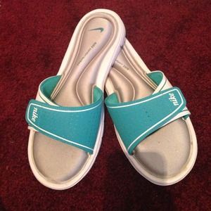 🚫traded🚫Nike teal & grey comfort footbed sandals